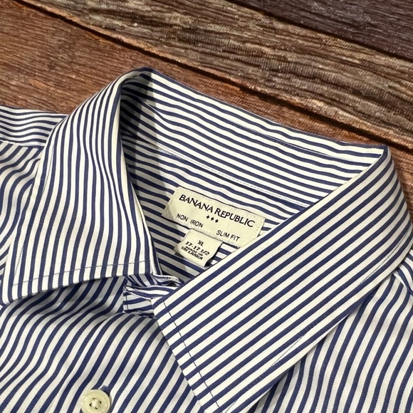 Banana Republic Slim Fit Men's Striped Blue and White Long Sleeve Dress Shirt - Picture 3 of 4